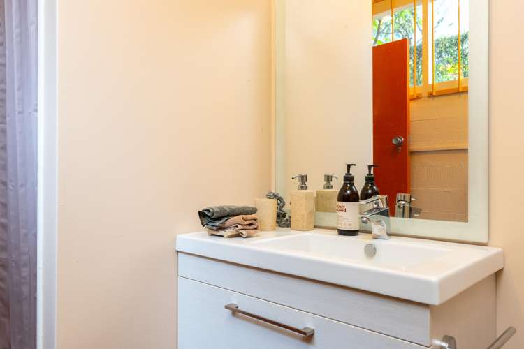 39 Sunrise Boulevard Tawa_20