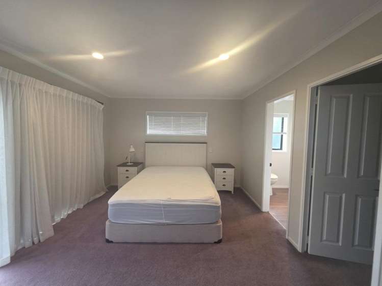 17 Andalusian Place 1131_6