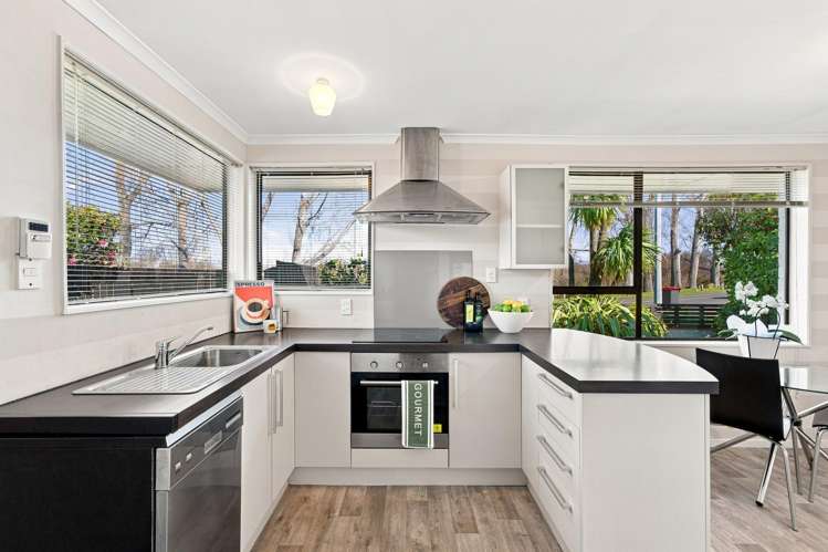 1/126 Lake Terrace Road Burwood_3