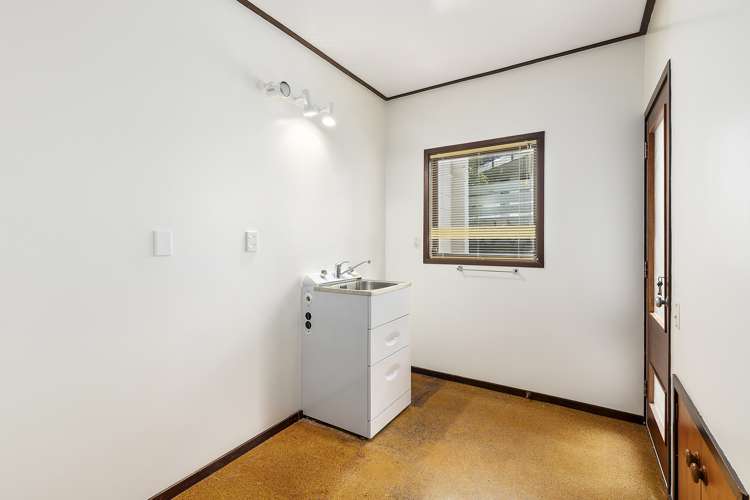 4 Ridd Crescent Karori_16