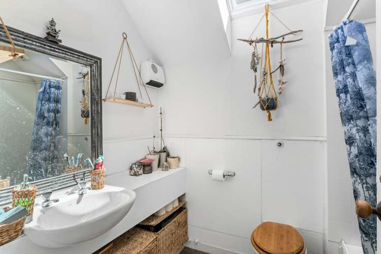 8 Caples Place Fernhill/Sunshine Bay_13