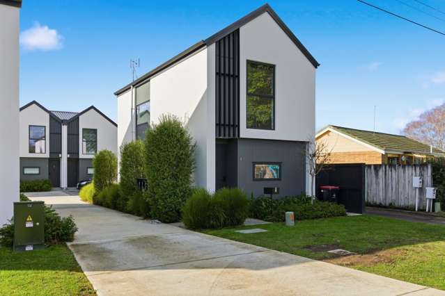 Easy-Care Living in a Convenient Central Location