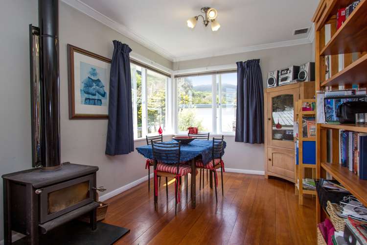 38 Collins Avenue Tawa_18