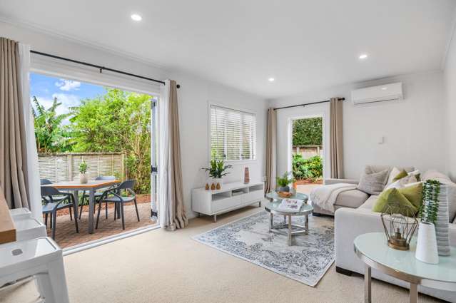 Stylish, Sunny, and Superbly Located