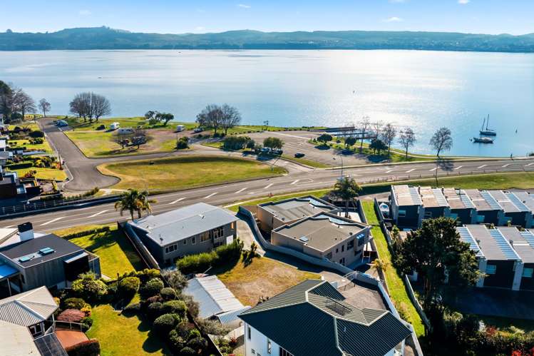 380 Lake Terrace Two Mile Bay_11