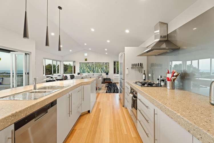 95 Queens Drive Oneroa_12