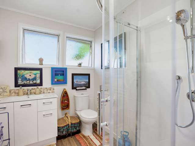 15b Saxbys Road Glenview_4
