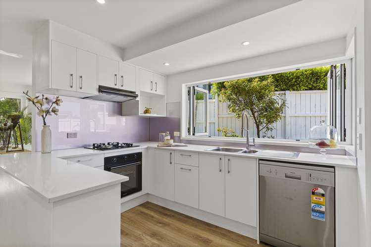 16 Paisley Street Mellons Bay_6