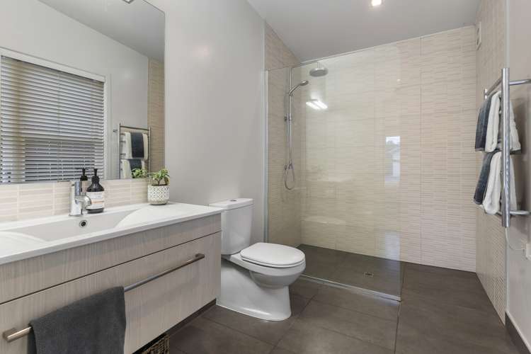 2/3 Glenfern Road Mellons Bay_8