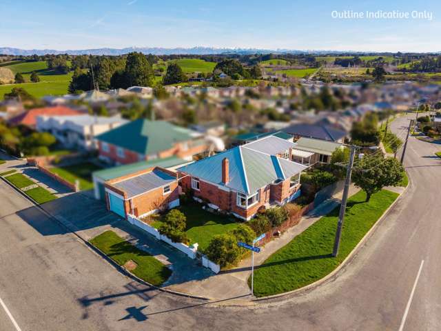 Brick House and Self Contained Cottage!