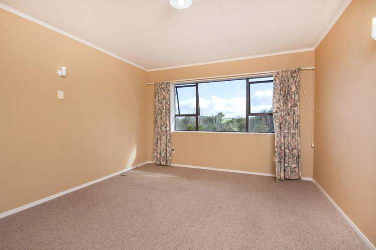 28 Oliver Twist Avenue Mellons Bay_12