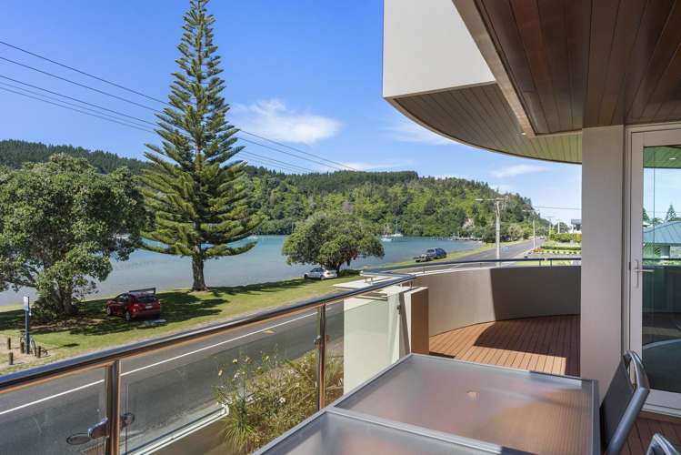 301 Beach Road Whangamata_39