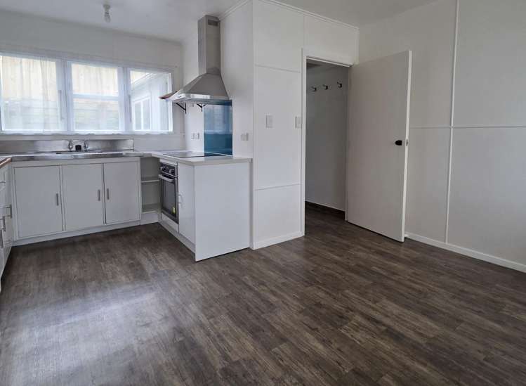8B Devon Place Cannons Creek_4