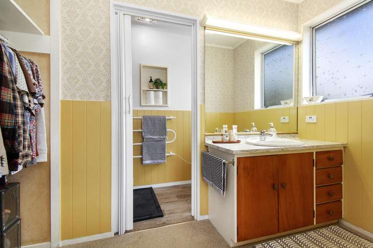 4 McKeefry Grove Tawa_12