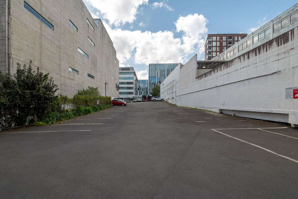 156 Victoria St West_2