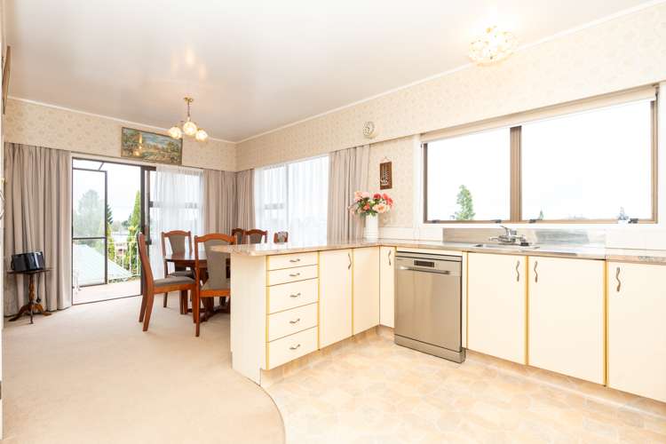 51 Resthill Crescent Glenview_23