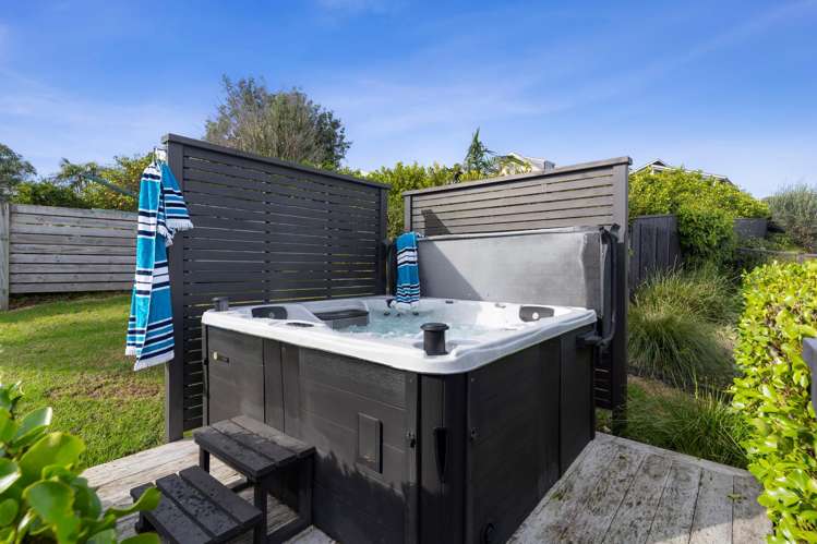 6 Crossland Place Maraetai_22