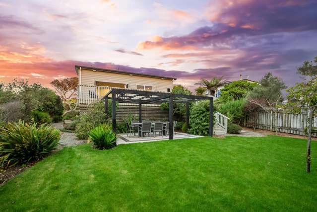 Modern Living. Waikanae Beach Ease.