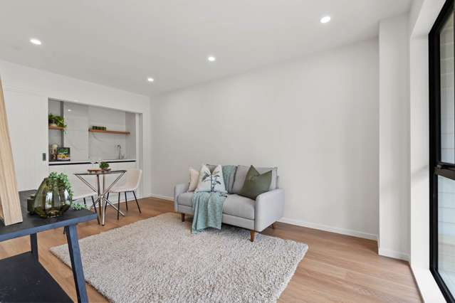 WATERFRONT LIFESTYLE. CORNER POSITION. BRAND NEW.