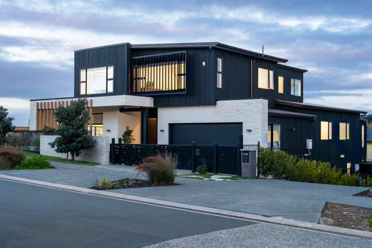 17 Bearing Parade Long Bay_1