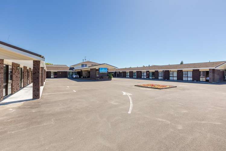 1400 Karamu Road North Mayfair_4