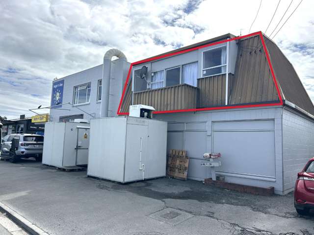 1 Bedroom Unit plus study - Close to Town