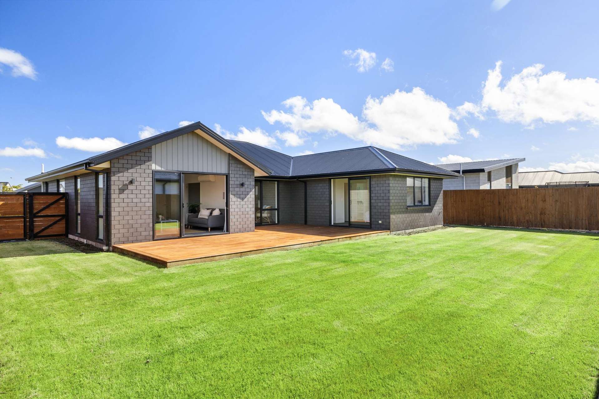 2 Rennie Place The Pines Beach_0