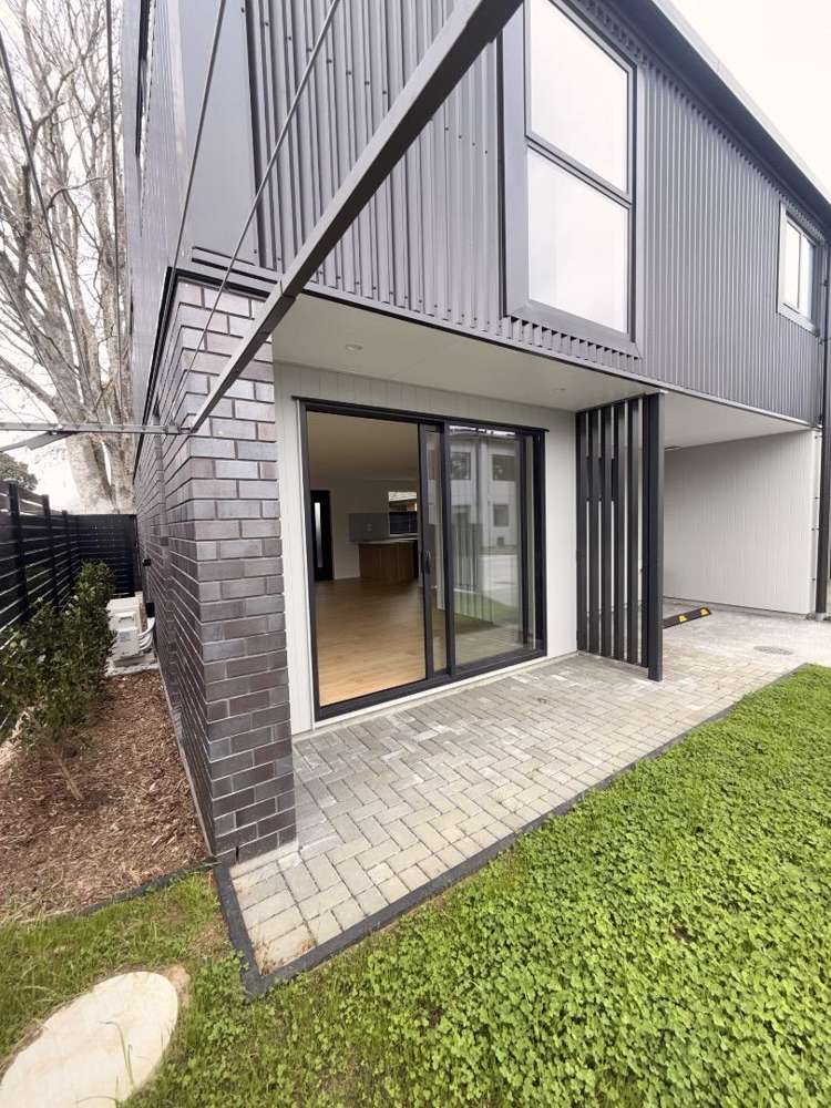 8/1 Scott Road 10695_2