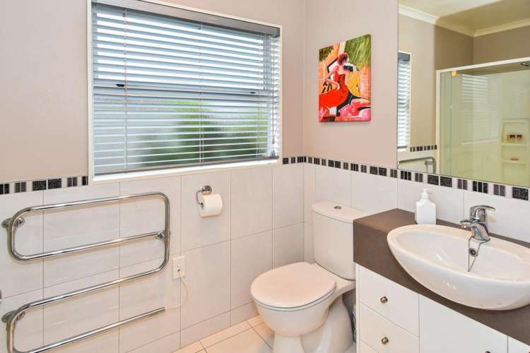 39 Stranraer Crescent Wattle Downs_13