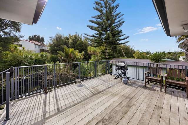 1/4 James Scott Place Te Atatu South_2