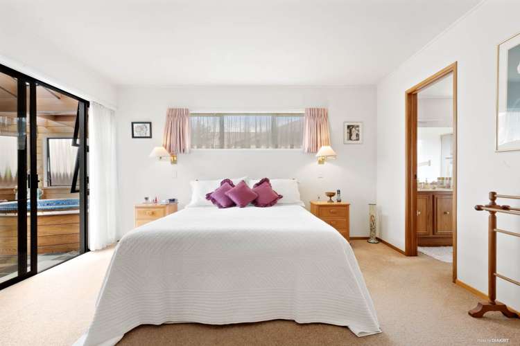 6 Embling Place Eastern Beach_17