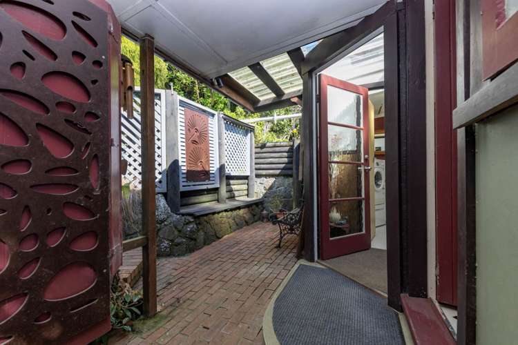 1093 Huia Road Huia_9