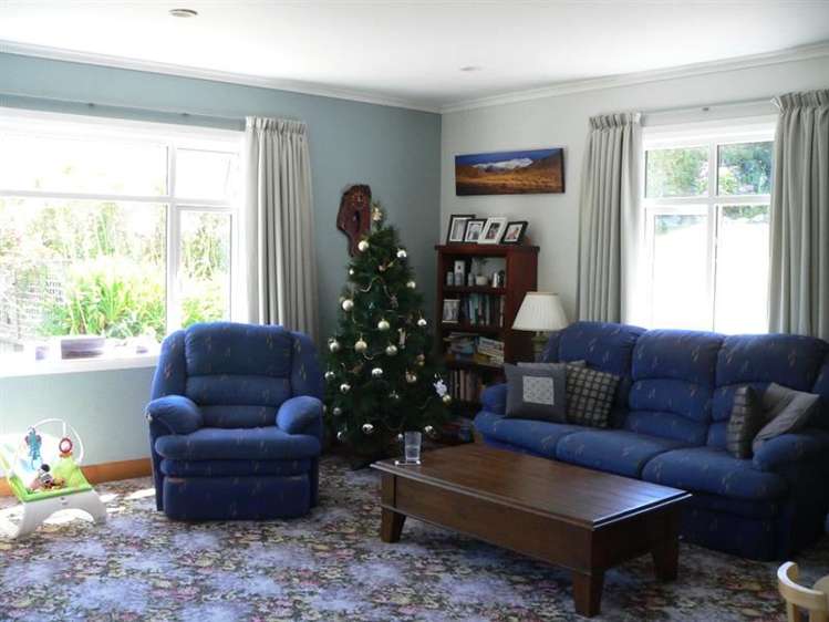 32 Handyside Street Tawa_5