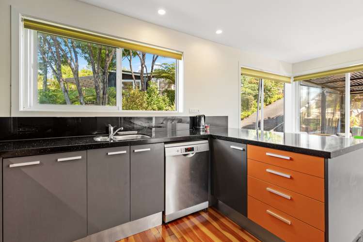 9 Lancewood Avenue Titirangi_11