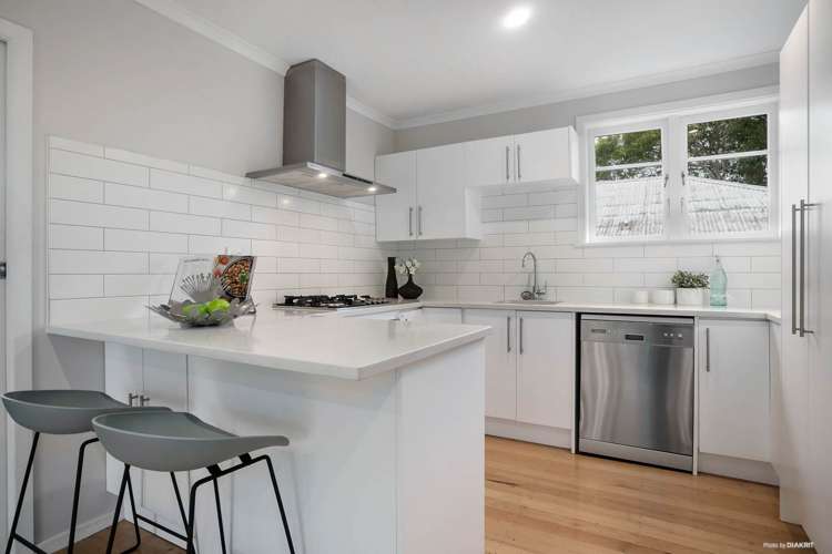 2/130 Edmonton Road Te Atatu South_5