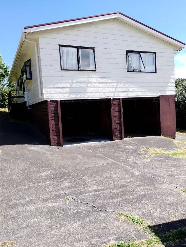 2/8 Quiet Street Te Atatu South_1