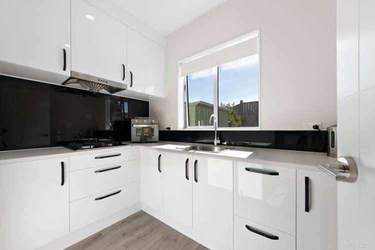 6 Thomas Rielly Avenue Hobsonville_6