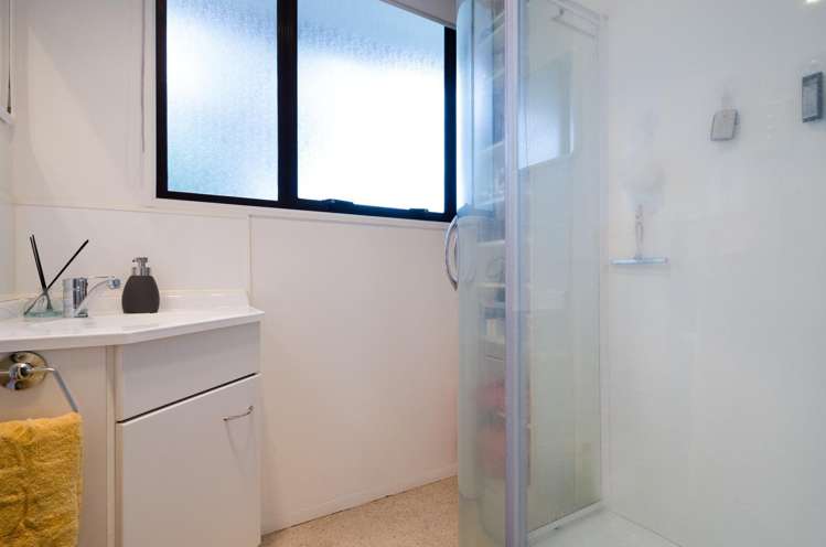 2/37 Rosier Road Glen Eden_14