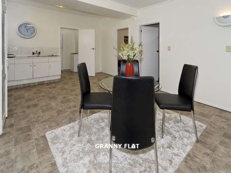 12 Surat Place Glen Eden_24