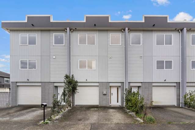 73 Bordeaux Parade Te Atatu South_1