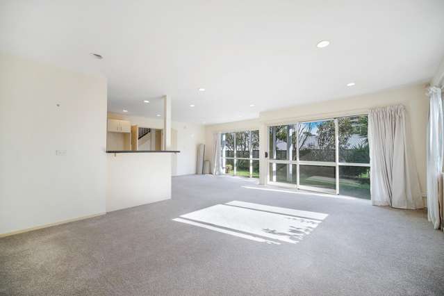 2/114 Gowing Drive 1723_1