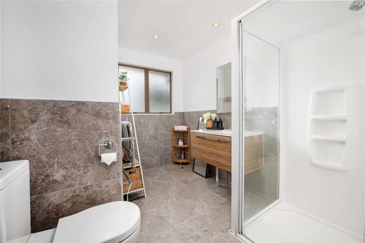 8 Forest Hill Road Henderson_15