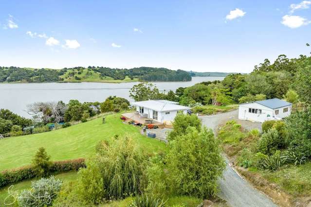 Peaceful Waterfront Living – 3 Bedroom Home, Whaka