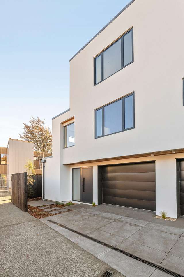 Parkside Opportunity - Live, Lease or Lock & Leave