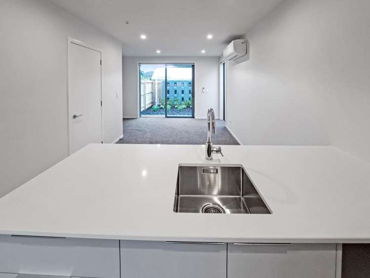 8/16 Sladden Street Naenae_1