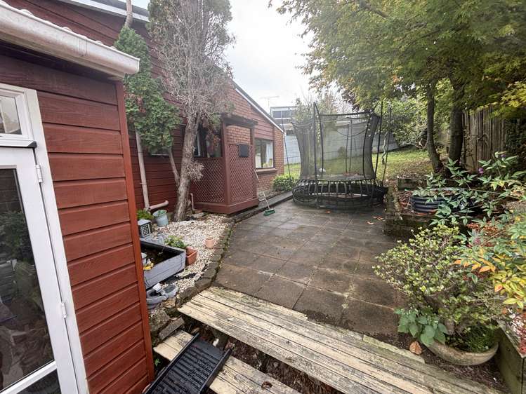 9 Greenvalley Rise Glenfield_20