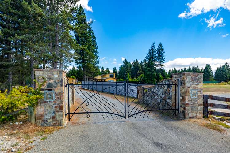 16 North West Arch Twizel_19