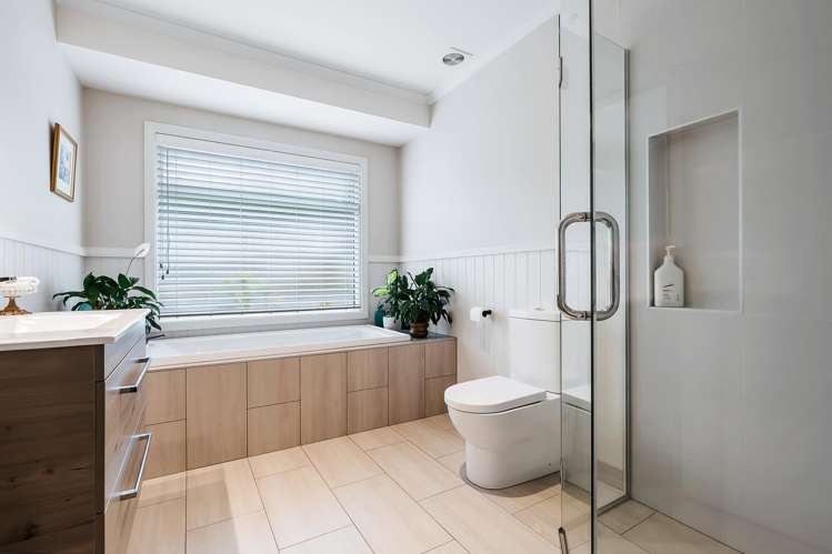 12 Coprosma Crescent Waipahihi_11