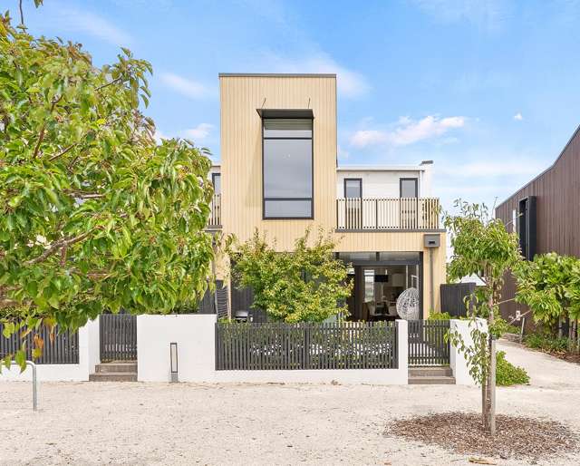 ARCHITECTURAL CORNER IN SUNDERLAND PRECINCT