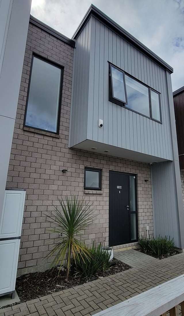 Modern 2.5 bedroom Townhouse in Massey!